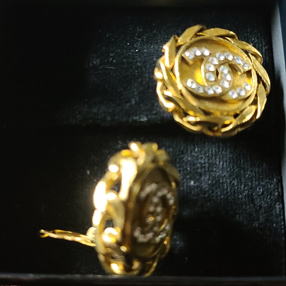 Chanel Vintage rhinestone CC clip on earrings - Picture 3 of 7